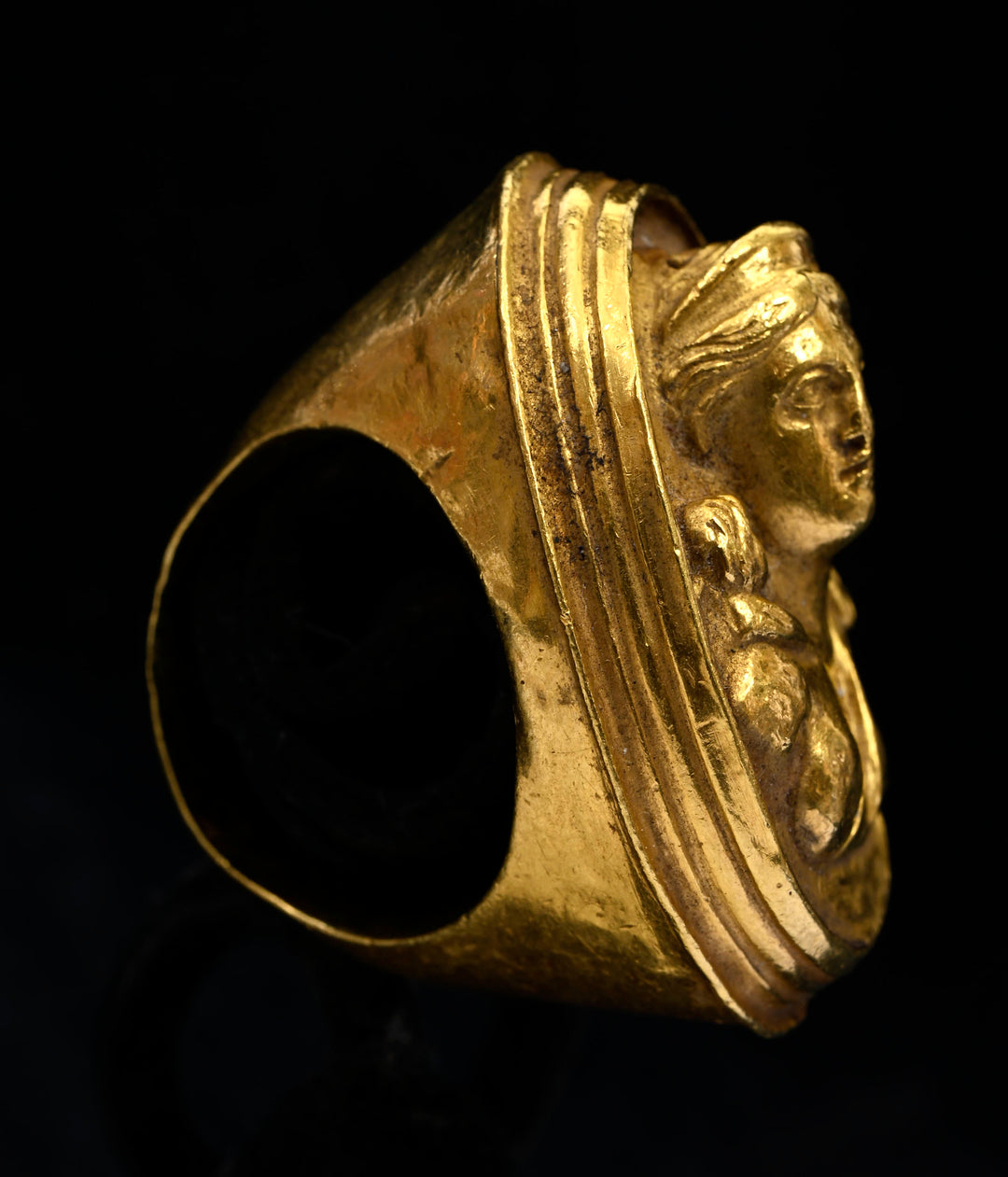 Hellenistic Gold Finger Ring