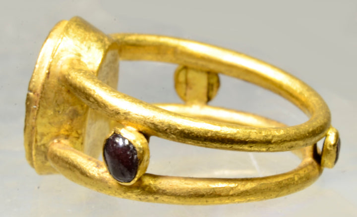 Superb Roman Gold Ring with Carnelian Stone Signet Intaglio