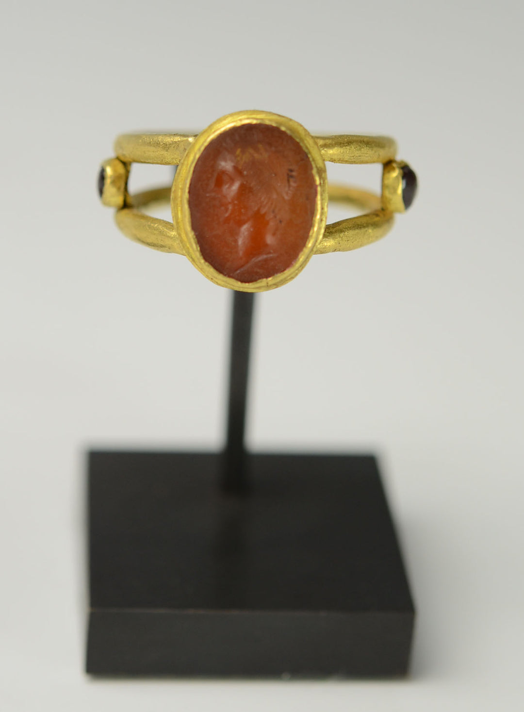 Superb Roman Gold Ring with Carnelian Stone Signet Intaglio