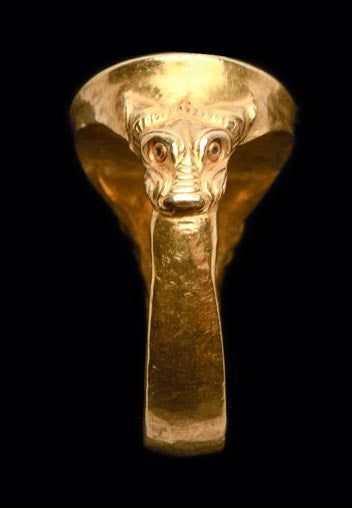 Ancient Roman Solid Gold Ring with Incised Figural Bezel