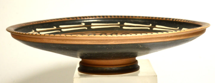 Apulian Red Figure Plate with Lady of Fashion