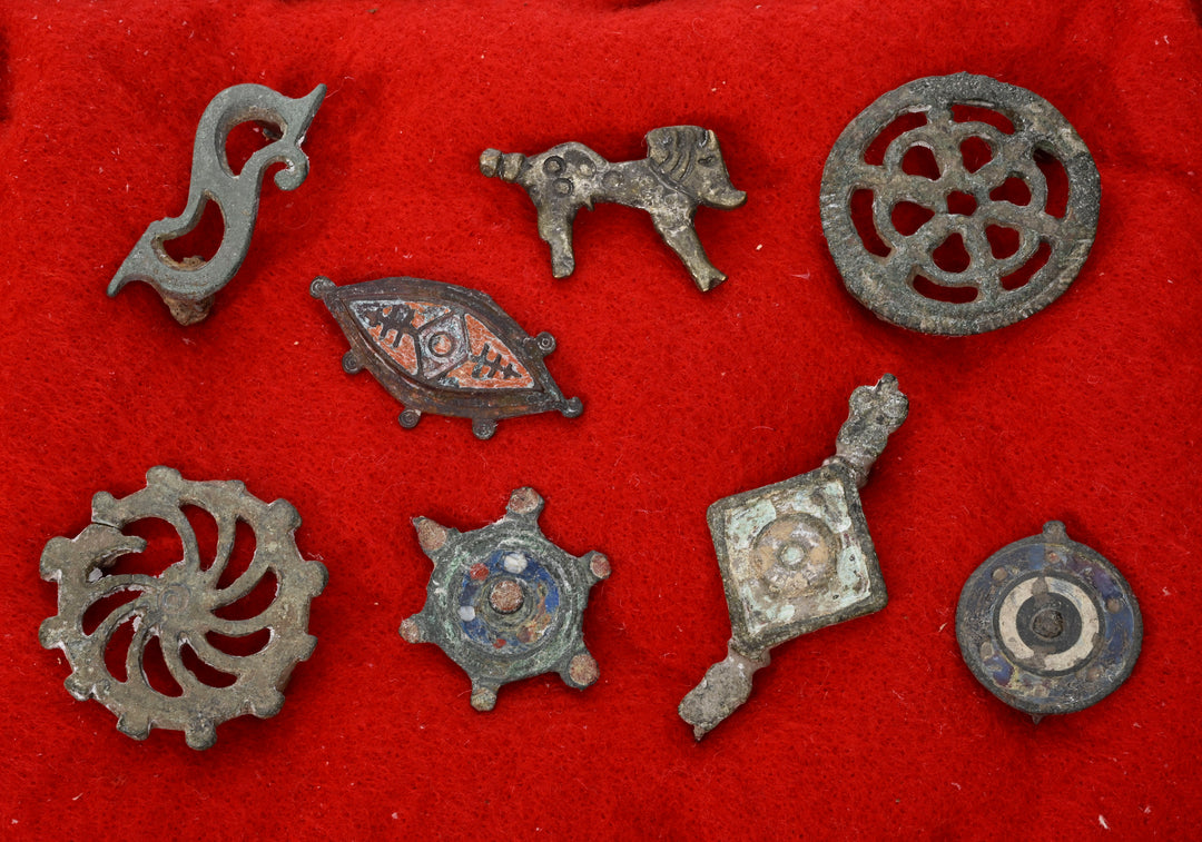 Eight Ancient Romano-British  Bronze Brooches/ Fibula in Case