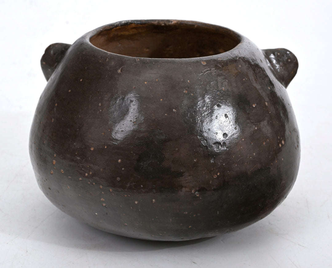 Nazca polychrome effigy bowl, base view with burnished surface