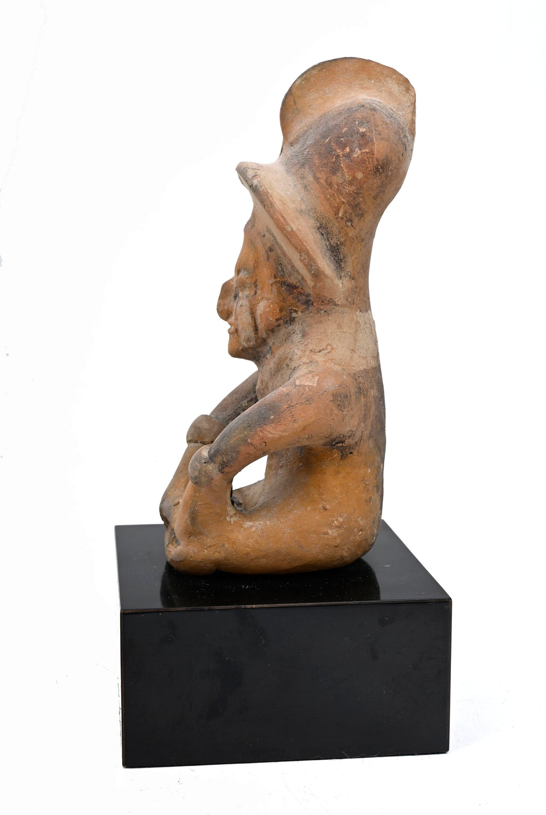 Bahía Pottery Seated Male with Crested Helmet